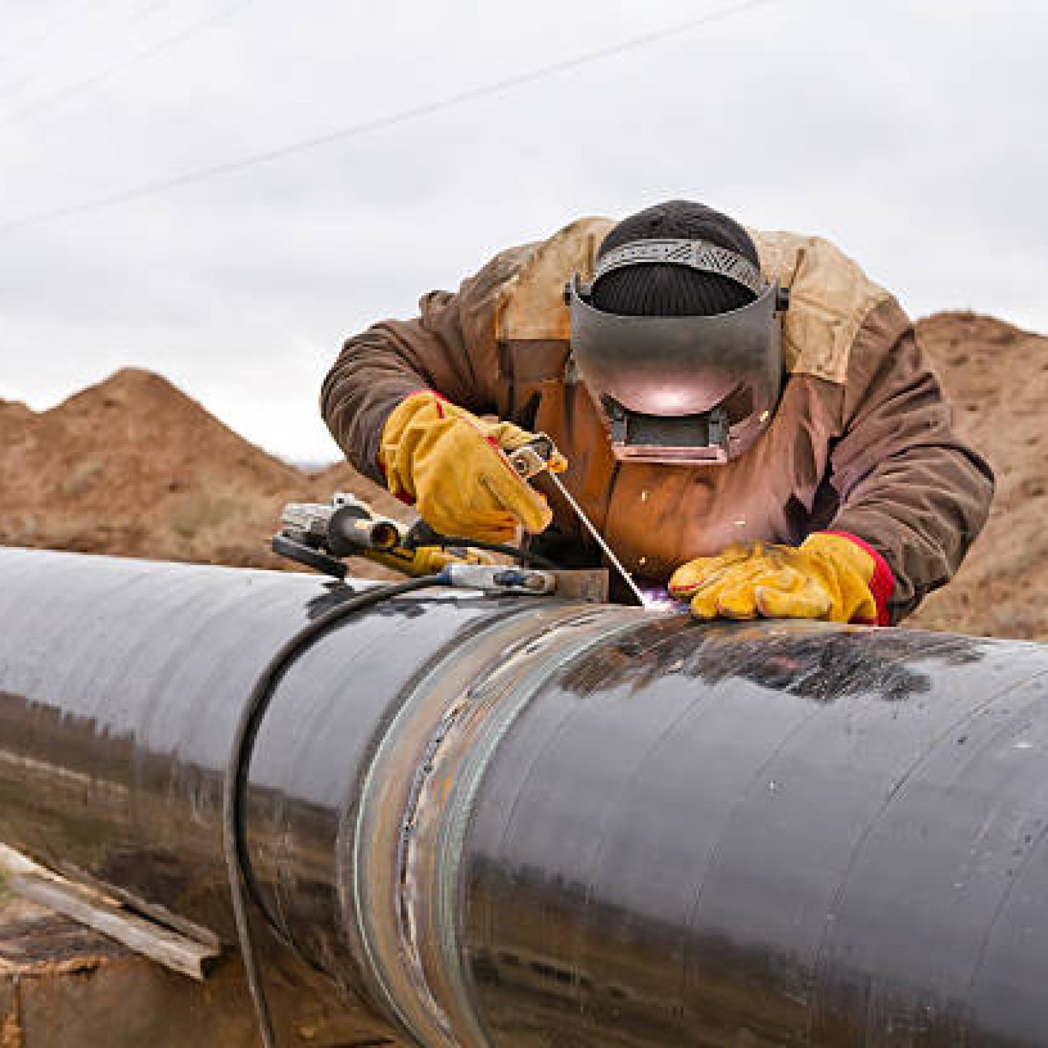 Welder mounts in the trunk pipeline electrochemical protection